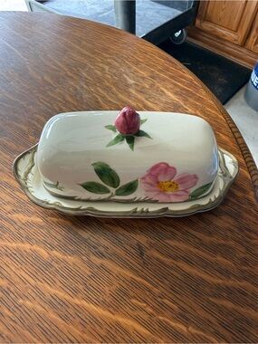 Franciscan Desert, Rose butter dish, 1940 through 1959